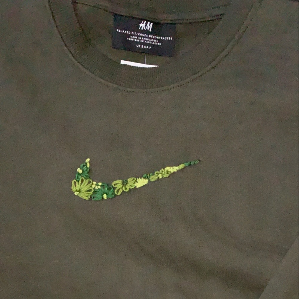 Embroidered Crewneck - Picture 3 of 3
